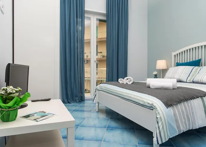 Couette-café Capri 3*